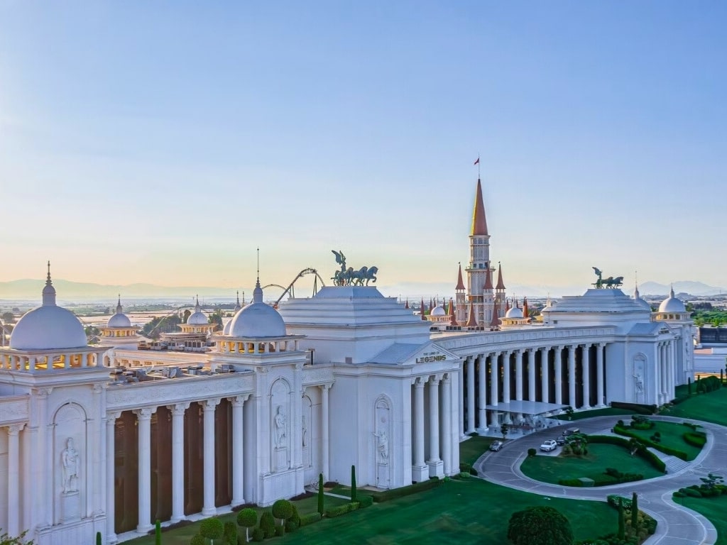 تذاكر أرض الأساطير