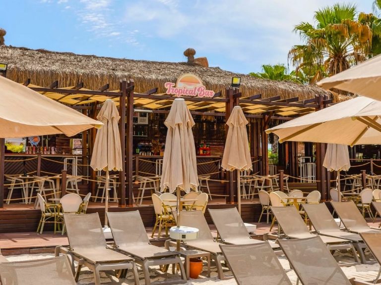 بار استوائي – منتزه ترفيهي